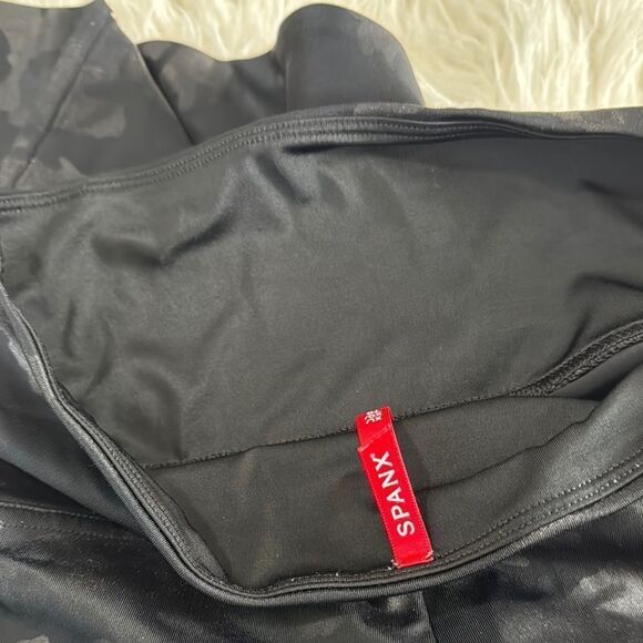 SPANX Faux Leather Black Camouflage Leggings Size XL - Picture 10 of 10